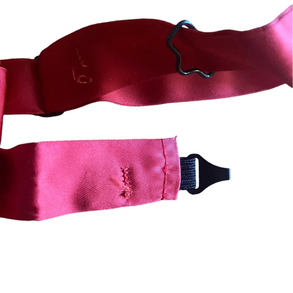 Wembley The Great American Tie Men’s Red 2 1/4" Band Bow & Black Clip Bow 2 3/4” - Picture 8 of 11